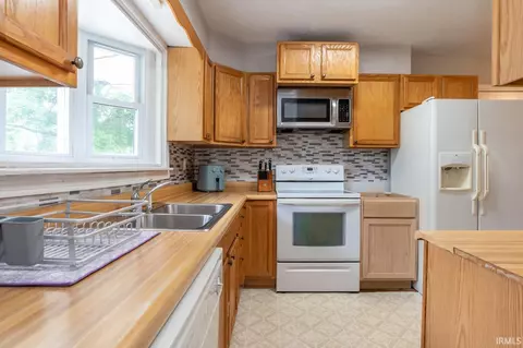 Kitchen - 4260 W 3rd St, Bloomington, IN 47404 photo 2 of 2