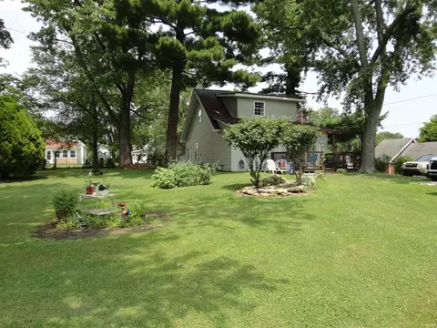 Exterior - 104 W Grissom Ave, Mitchell, IN 47446 photo 5 of 7