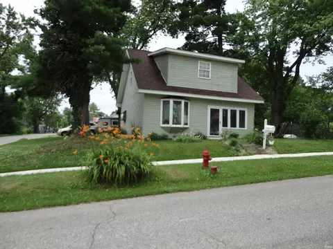 Exterior - 104 W Grissom Ave, Mitchell, IN 47446 photo 1 of 7
