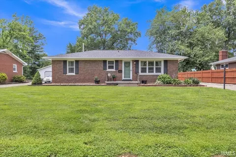 1413 Green Meadow Rd, Evansville, IN 47715