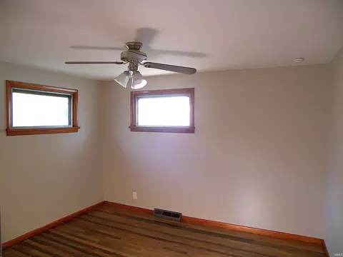607 E Walnut St, Akron, IN 46910 photo 20