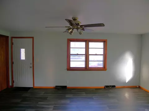 607 E Walnut St, Akron, IN 46910 photo 9