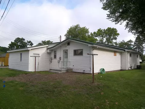 607 E Walnut St, Akron, IN 46910 photo 4