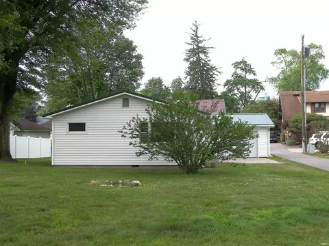 607 E Walnut St, Akron, IN 46910 photo 2