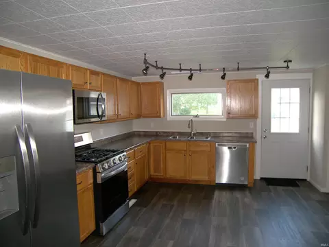 607 E Walnut St, Akron, IN 46910 photo 14