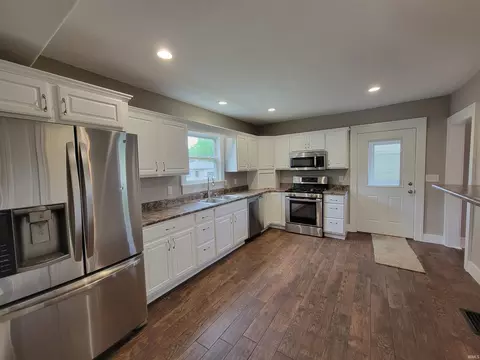 704 E King St, Garrett, IN 46738 photo 12