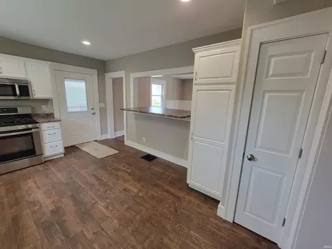 704 E King St, Garrett, IN 46738 photo 13