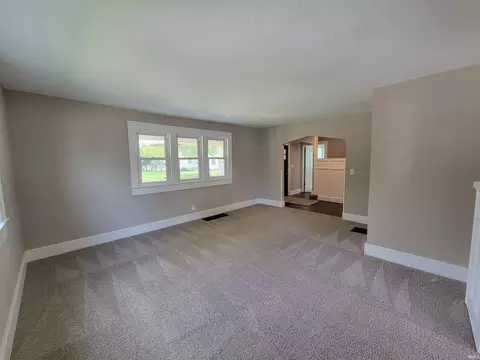704 E King St, Garrett, IN 46738 photo 6