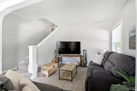 Living - 428 E Washington St, Bluffton, IN 46714 photo 3 of 3