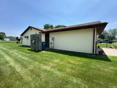 15908 Walnut St, Huntertown, IN 46748 photo 4