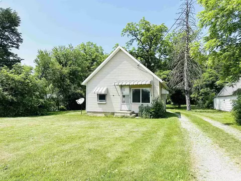 301 E Lake Trail Rd, Lakeville, IN 46536