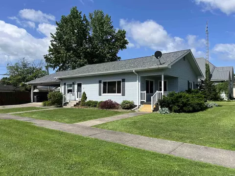 89 NE H St, Linton, IN 47441
