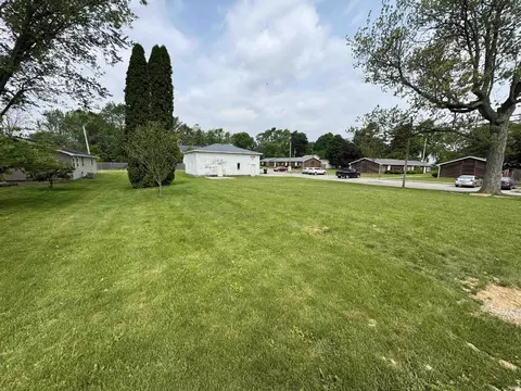 425 S Center St, Waterloo, IN 46793 photo 3