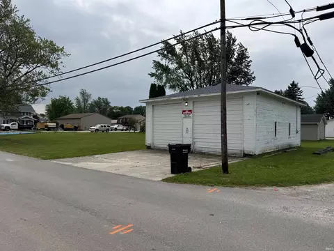 425 S Center St, Waterloo, IN 46793 photo 1