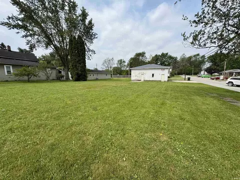 425 S Center St, Waterloo, IN 46793 photo 2