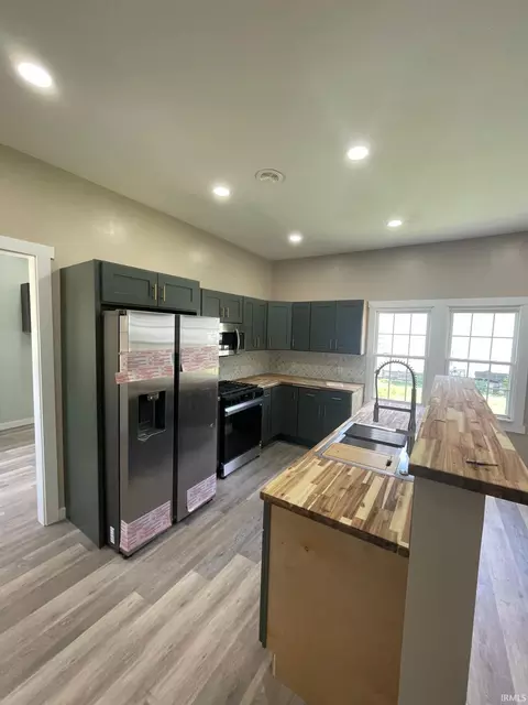 312 E 2nd St, Bicknell, IN 47512 photo 5