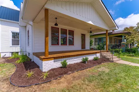 223 S Main St, Oakland City, IN 47660