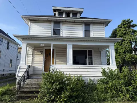 215 W 7th St, Marion, IN 46952