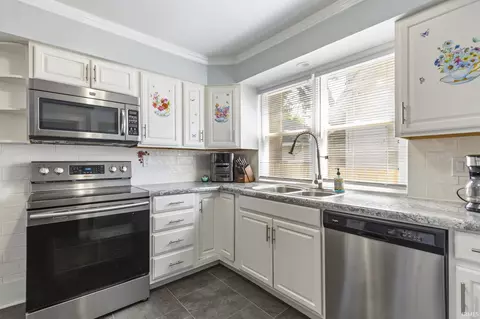 309 Eckman St, South Bend, IN 46614 photo 12
