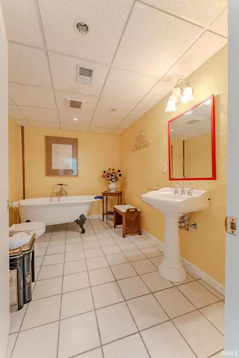 Bath - 425 Val Ln, Marion, IN 46952 photo 3 of 3