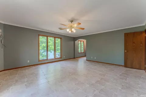 Living - 425 Val Ln, Marion, IN 46952 photo 2 of 7