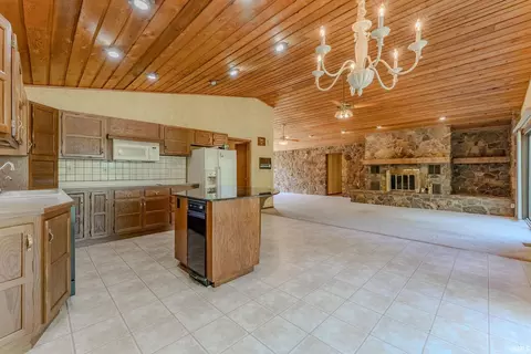 Kitchen - 425 Val Ln, Marion, IN 46952 photo 2 of 5