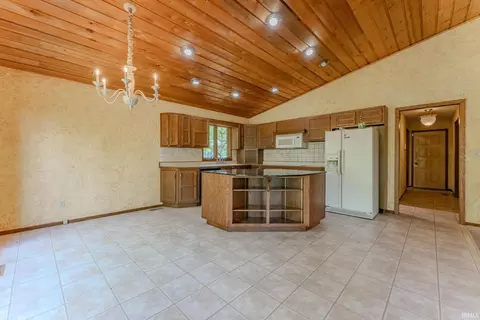 Kitchen - 425 Val Ln, Marion, IN 46952 photo 1 of 5