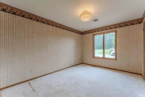 Bedroom - 425 Val Ln, Marion, IN 46952 photo 3 of 4