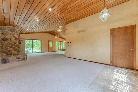 Living - 425 Val Ln, Marion, IN 46952 photo 3 of 7
