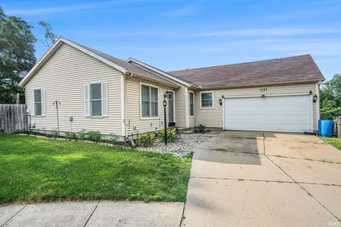 1737 Woodland Dr, Elkhart, IN 46514