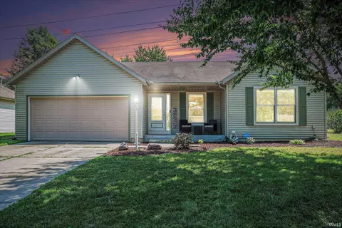 23200 S Oakleaf Dr, Elkhart, IN 46514
