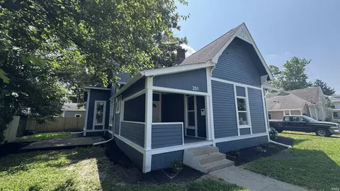 251 S Van Buren St, Frankfort, IN 46041