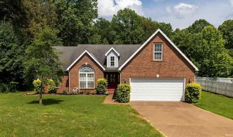 2516 Willow Creek Dr, Evansville, IN 47712