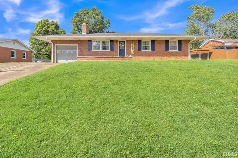 2607 Meadow Lark Ln, Evansville, IN 47720