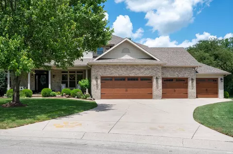 8600 W Celedon Dr, Yorktown, IN 47396
