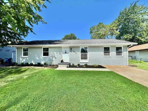 1312 Stratford Dr, Boonville, IN 47601