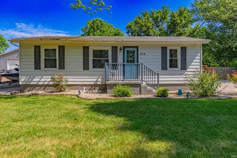 618 E Washington Ave, Chandler, IN 47610