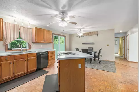 52303 Broken Arrow Dr, Granger, IN 46530 photo 8