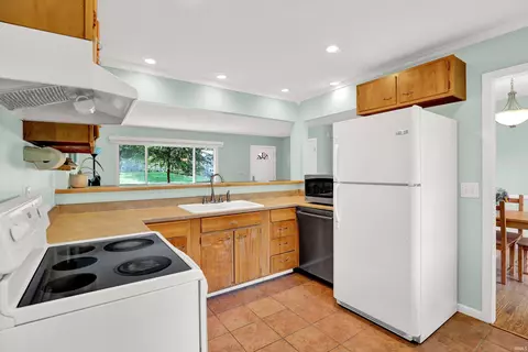 Kitchen - 3508 E Morningside Dr, Bloomington, IN 47408 photo 3 of 4