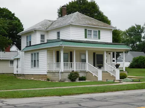 Exterior - 301 E Main St, Mentone, IN 46539 photo 2 of 8