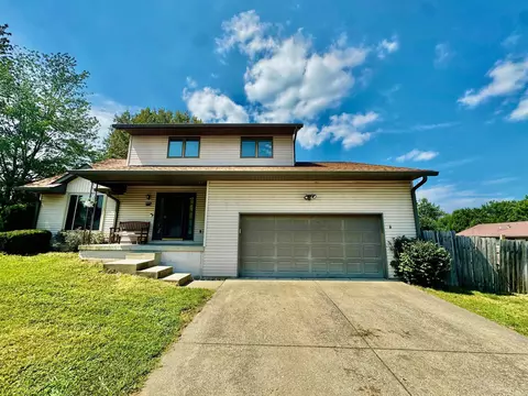 1310 W Woodhill Dr, Bloomington, IN 47403