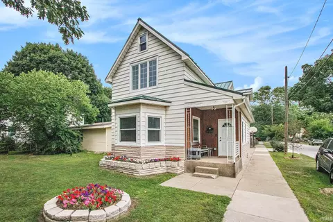 1134 Edwardsburg Ave, Elkhart, IN 46514