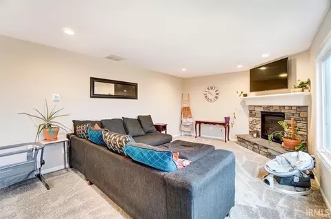 Living - 2034 Freestone Pl, Huntertown, IN 46748 photo 2 of 3