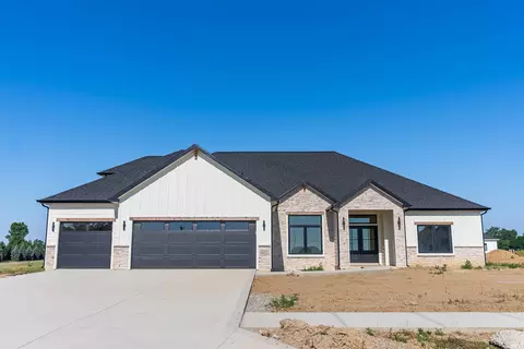 2217 Golfview Dr, Auburn, IN 46706