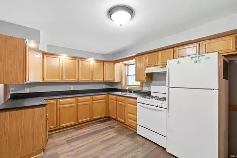 1103 N Wayne St, Warren, IN 46792 photo 9