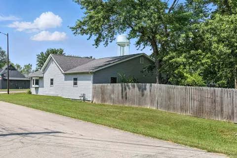 1103 N Wayne St, Warren, IN 46792 photo 3