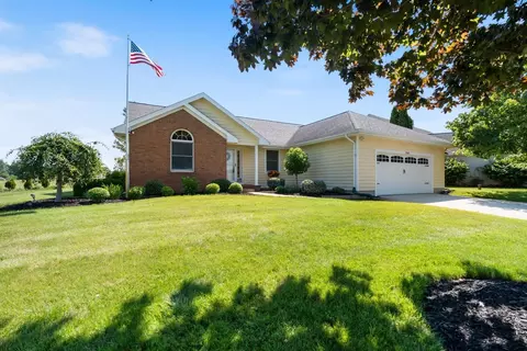 2840 E Turnberry Rd, Winona Lake, IN 46590
