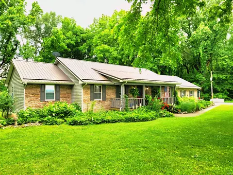 880 S Walnut Grove Rd, Bloomfield, IN 47424