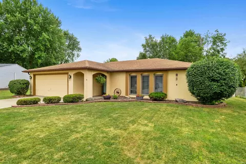1307 Walker Ct, Auburn, IN 46706 photo 2