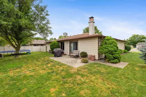 1307 Walker Ct, Auburn, IN 46706 photo 3